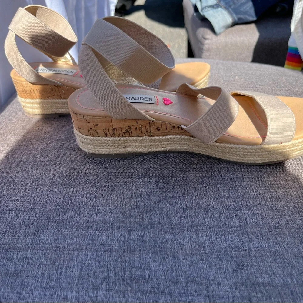 Steve Madden size 3 wedges. Excellent condition and worn once - Picture 2 of 3